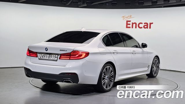 BMW 5-Series G30 520d M Sport Package Plus - фото 1
