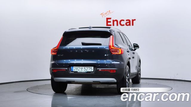 Volvo XC40 B4 Inscription - фото 3