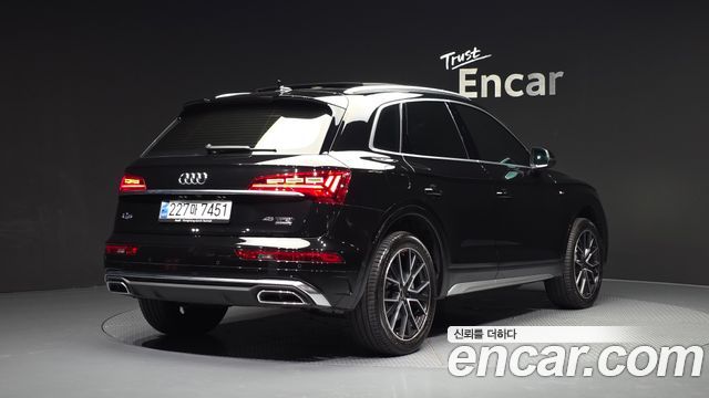 Audi Q5 FY 45 TFSI Quattro Premium - фото 1