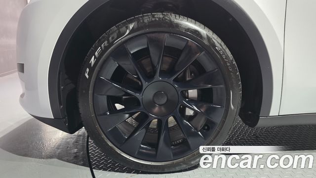 Tesla Model Y RWD - фото 4