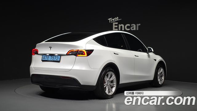 Tesla Model Y RWD - фото 1