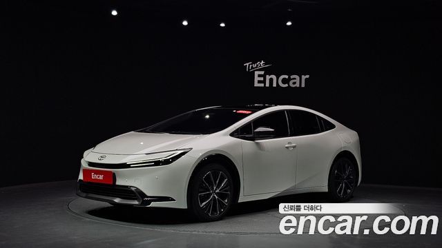 Toyota Prius 5-го поколения 2.0 XLE AWD - фото 0