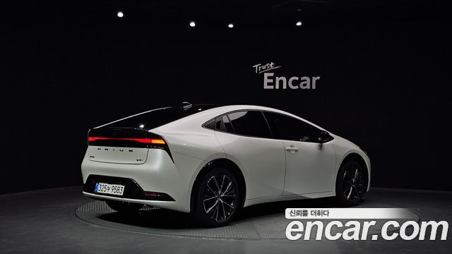 Toyota Prius 5-го поколения 2.0 XLE AWD - фото 0