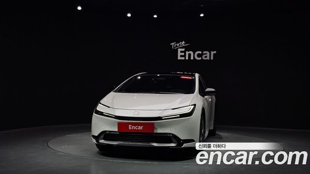 Toyota Prius 5-го поколения 2.0 XLE AWD - фото 1