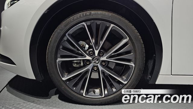 Toyota Prius 5-го поколения 2.0 XLE AWD - фото 3
