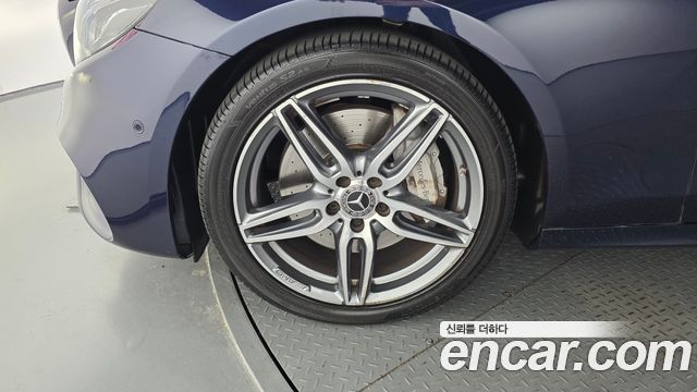 Mercedes-Benz E-Class W213 E300 AMG Line - фото 4