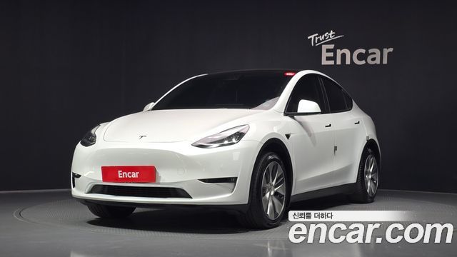 Tesla Model Y Standard Range RWD - фото 0