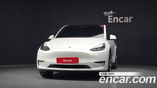 Tesla Model Y Standard Range RWD - фото 2