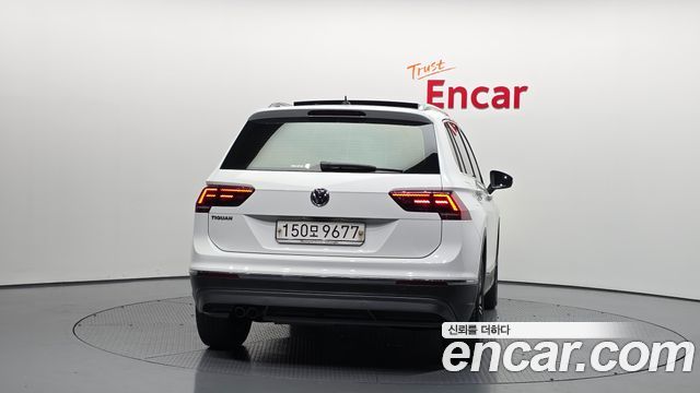 Volkswagen Tiguan 2-го поколения 2.0 TDI Prestige - фото 3