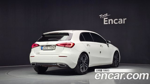 Mercedes-Benz A-Class W177 A220 Hatchback - фото 1