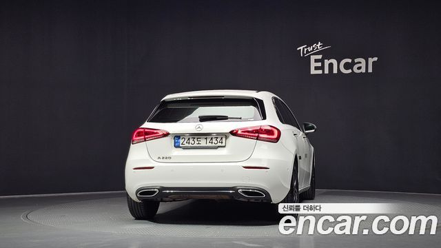 Mercedes-Benz A-Class W177 A220 Hatchback - фото 3
