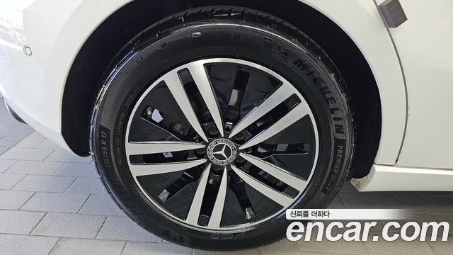Mercedes-Benz A-Class W177 A220 Hatchback - фото 4