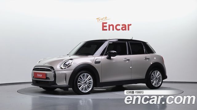 Mini Cooper 5-Door Classic Plus 3rd - фото 0