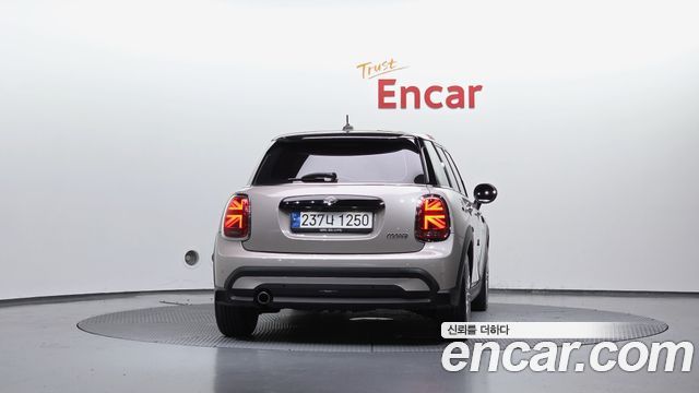 Mini Cooper 5-Door Classic Plus 3rd - фото 3