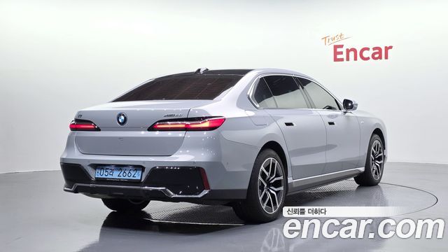 BMW i7 G70 xDrive 60 M sport - фото 1