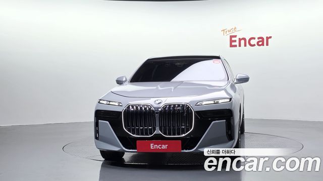 BMW i7 G70 xDrive 60 M sport - фото 2