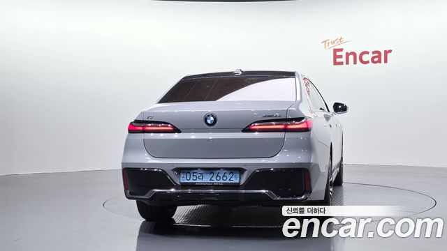 BMW i7 G70 xDrive 60 M sport - фото 3