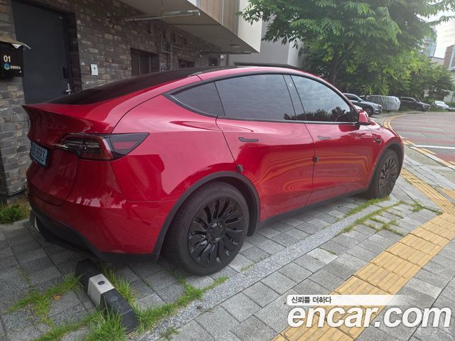 Tesla Model Y Long Range AWD - фото 3