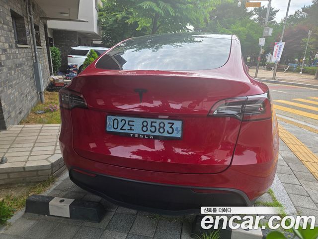 Tesla Model Y Long Range AWD - фото 4