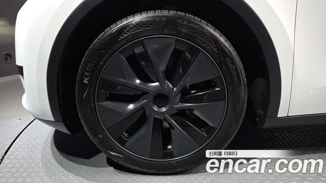 Tesla Model Y RWD - фото 4