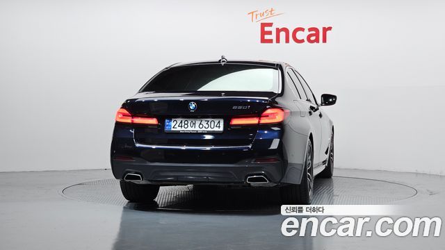 BMW 5-Series G30 520i M Sport - фото 3