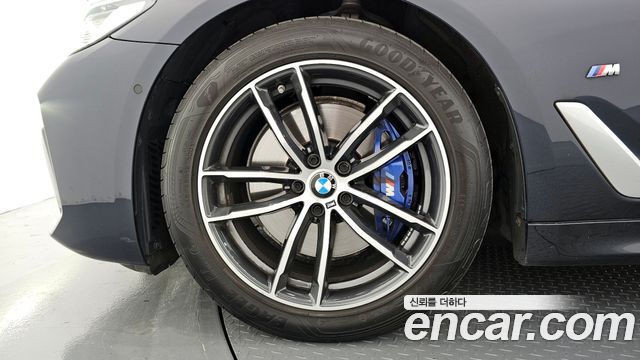 BMW 5-Series G30 520i M Sport - фото 4