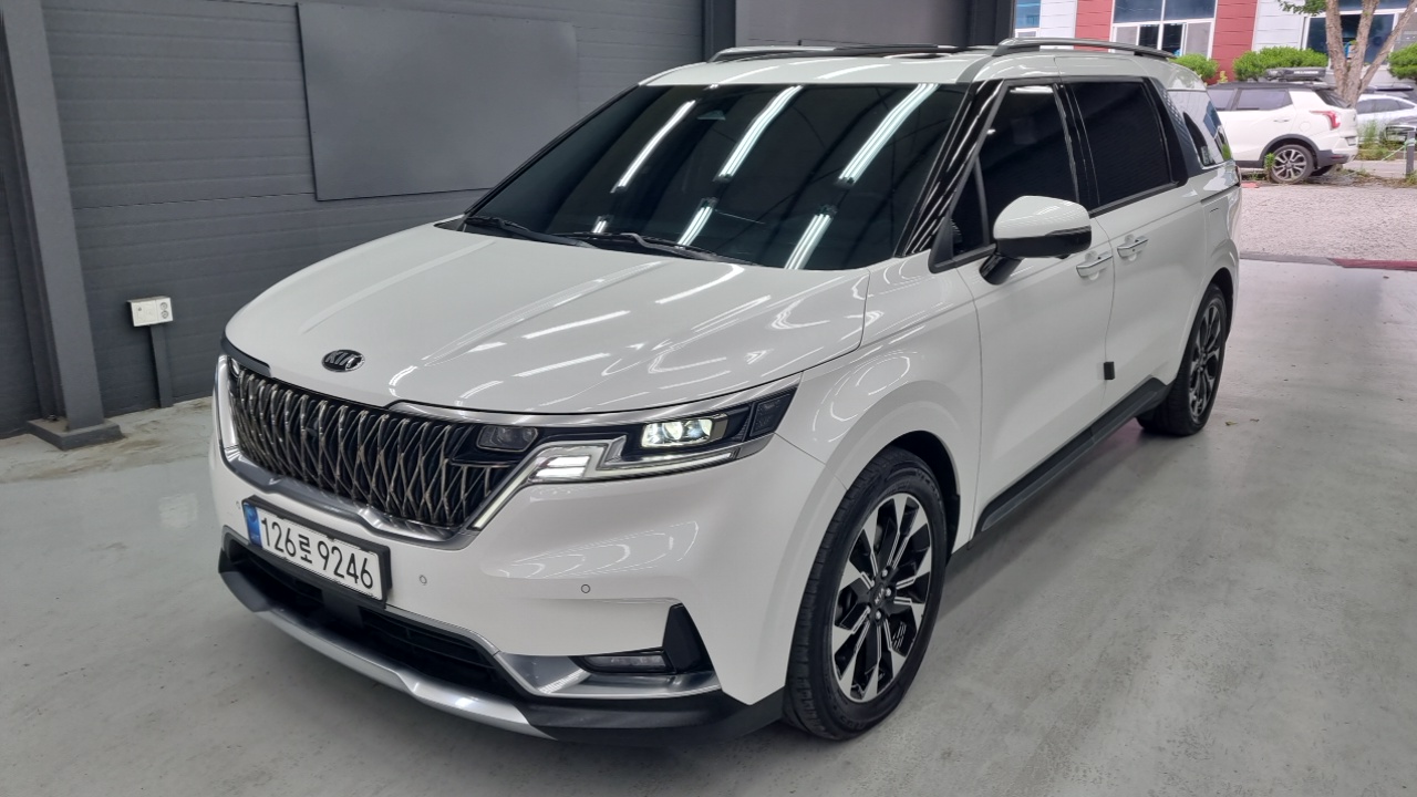 Kia Carnival 4-го поколения 9-Seater Signature - фото 0