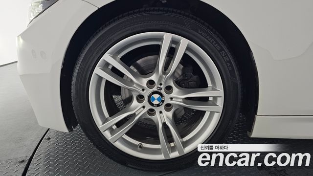 BMW 3-Series F30 330i M Sport Shadow - фото 3