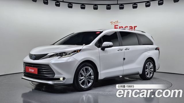 Toyota Sienna 4-го поколения 2.5 Hybrid 2WD - фото 0
