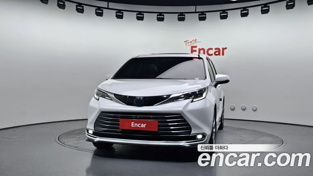 Toyota Sienna 4-го поколения 2.5 Hybrid 2WD - фото 2