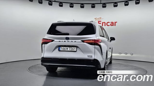 Toyota Sienna 4-го поколения 2.5 Hybrid 2WD - фото 3