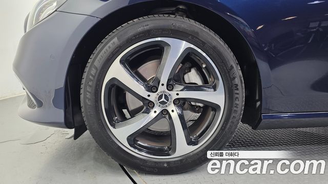 Mercedes-Benz E-Class W213 E250 Avantgarde - фото 4