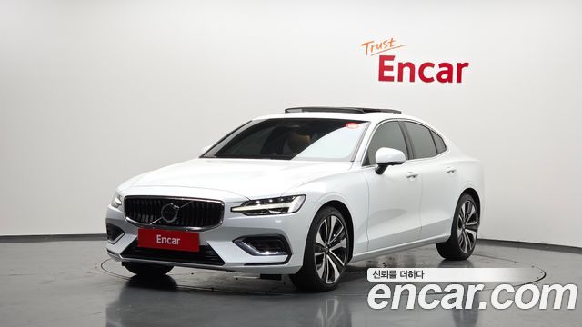 Volvo S60 3-го поколения B5 Ultra Bright - фото 0