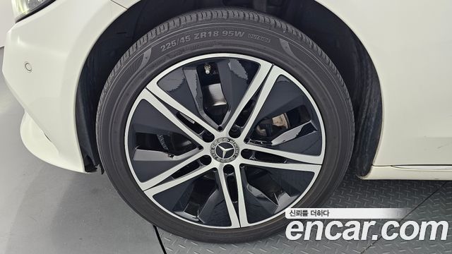 Mercedes-Benz C-Class W205 C220 d 4MATIC - фото 4