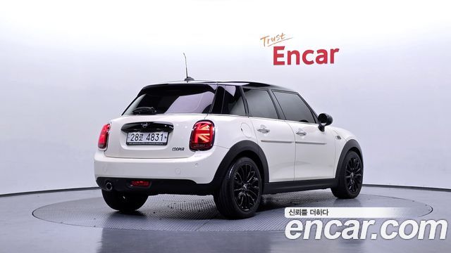 Mini Cooper 5Door Standard 3rd - фото 1