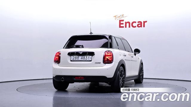 Mini Cooper 5Door Standard 3rd - фото 3