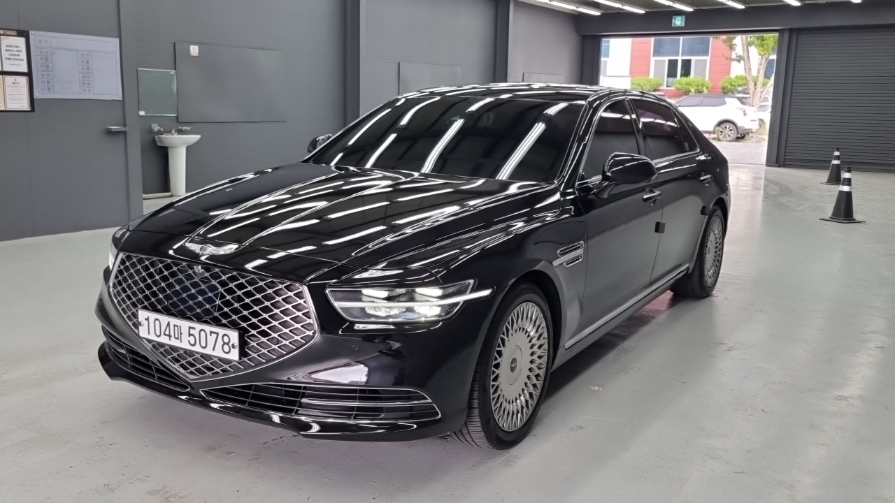 Genesis G90 3.8 AWD Premium Luxury - фото 0