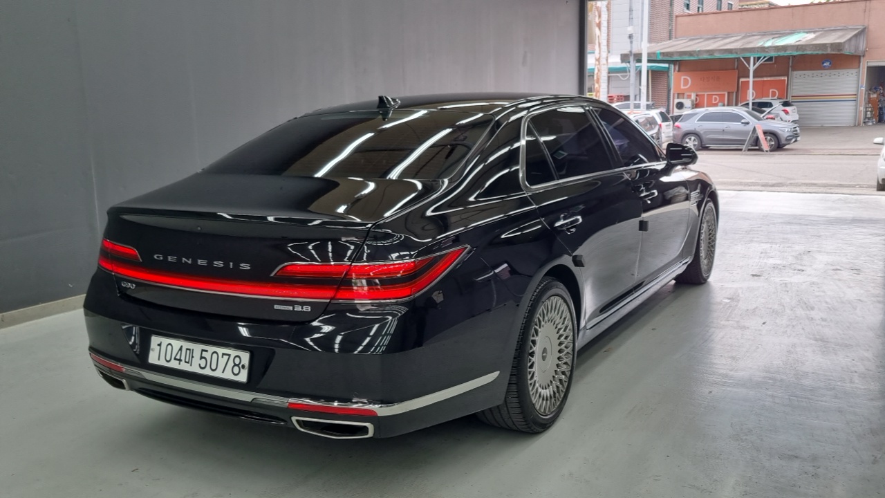 Genesis G90 3.8 AWD Premium Luxury - фото 1