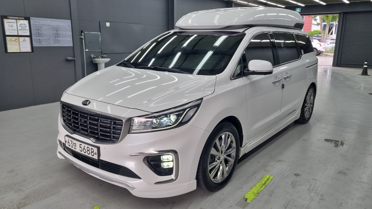 Kia Carnival Новый 9-Seater Hi-Limousine Noblesse Special - фото 0