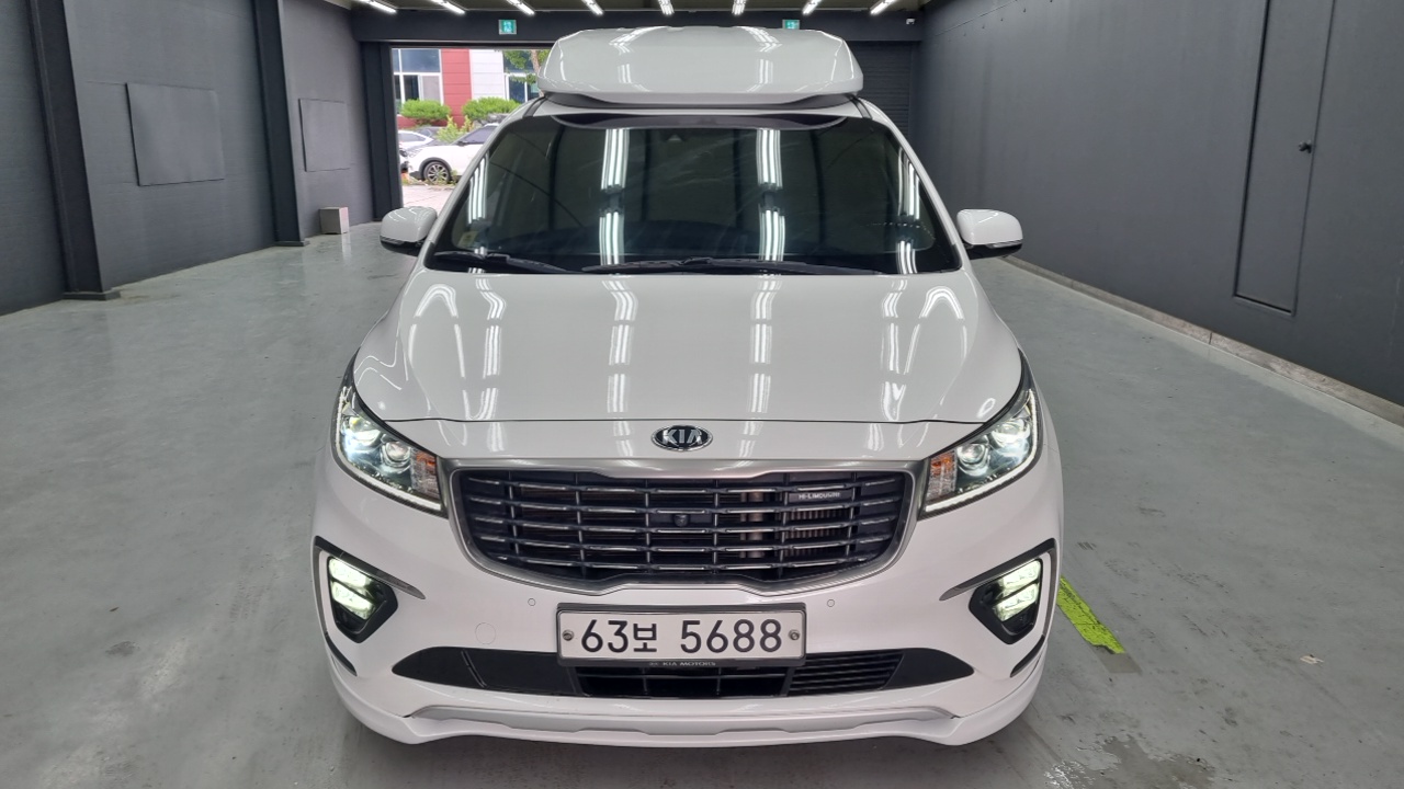 Kia Carnival Новый 9-Seater Hi-Limousine Noblesse Special - фото 2
