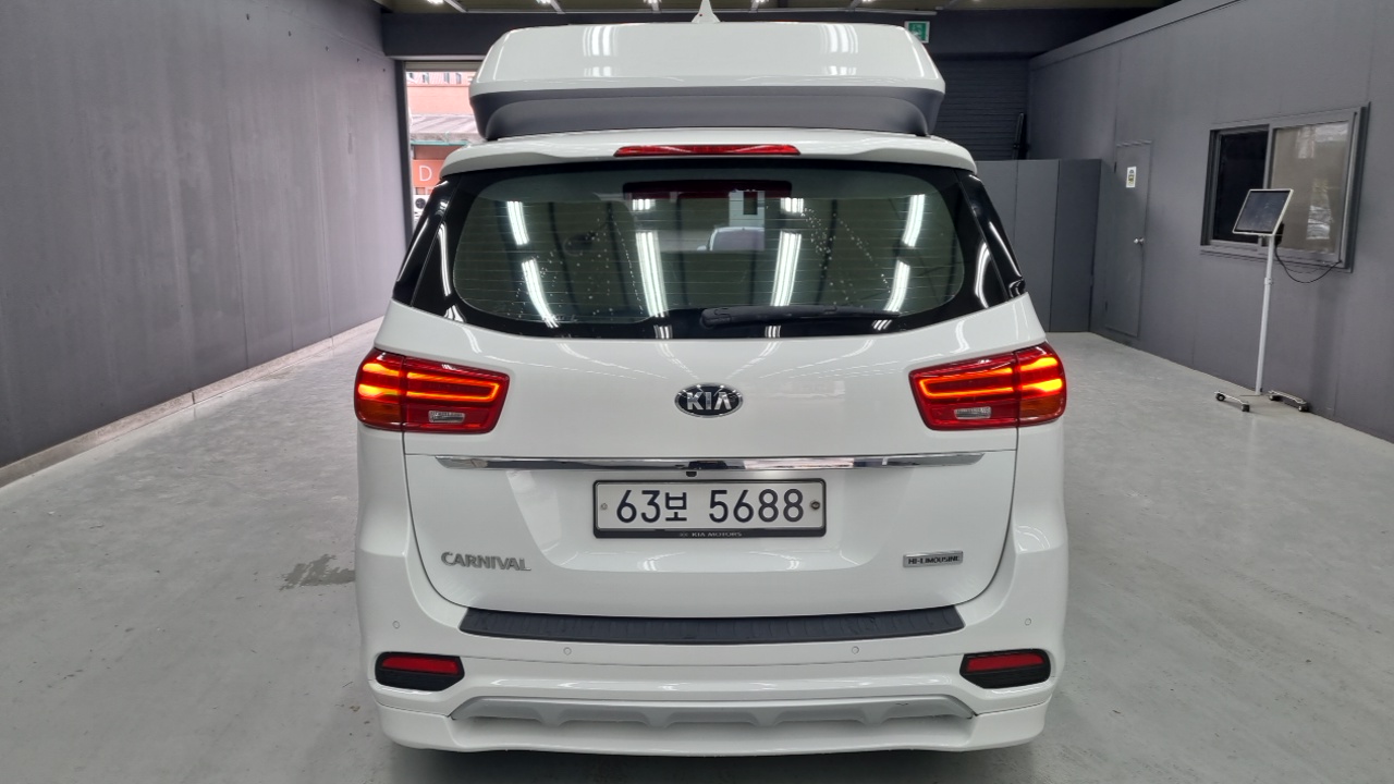 Kia Carnival Новый 9-Seater Hi-Limousine Noblesse Special - фото 3