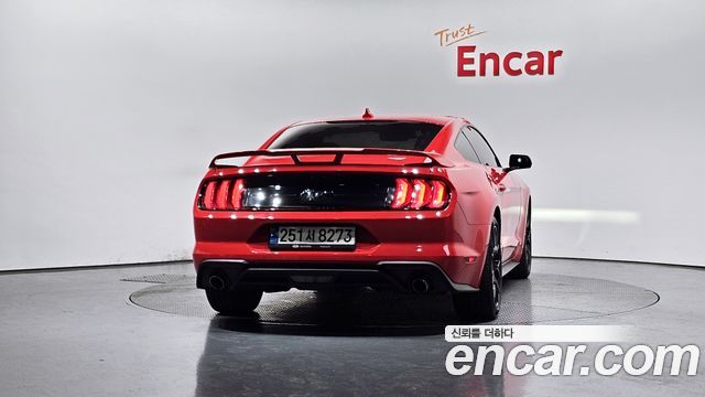 Ford Mustang Coupe - фото 3