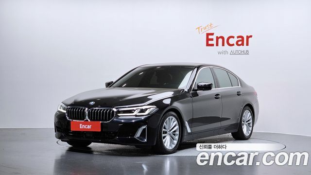 BMW 5-Series G30 520i Luxury - фото 0