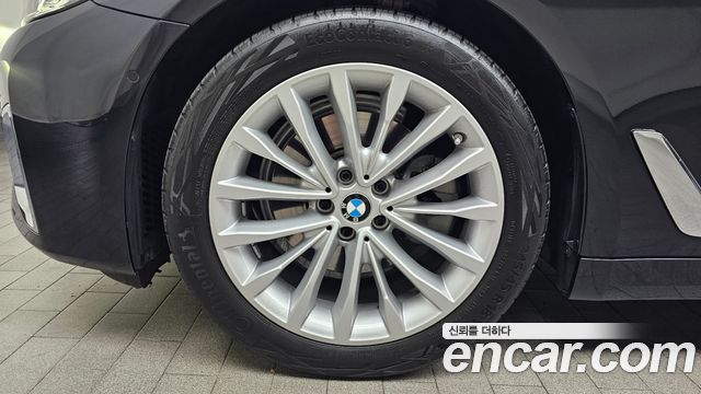 BMW 5-Series G30 520i Luxury - фото 4