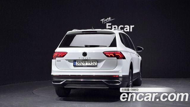 Volkswagen Tiguan 2.0 TSI Prestige - фото 3