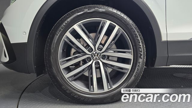 Volkswagen Tiguan 2.0 TSI Prestige - фото 4