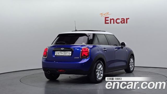 Mini Cooper 5Door HIGH 3rd - фото 1
