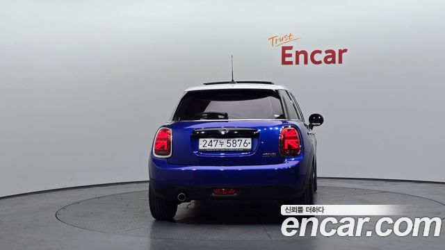 Mini Cooper 5Door HIGH 3rd - фото 3
