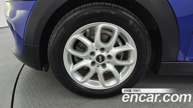 Mini Cooper 5Door HIGH 3rd - фото 4