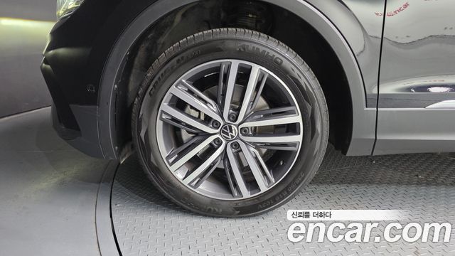 Volkswagen Tiguan 2.0 TSI Prestige - фото 4